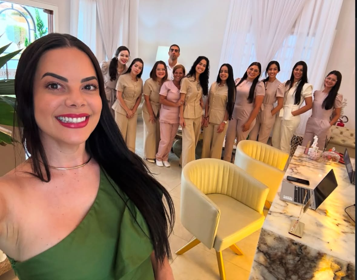Equipe do Instituto Transforme reunida na clínica